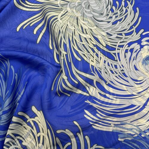 Ярко-синий шелк с белыми цветами